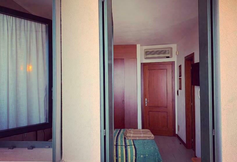 استودیوی استاندارد, Eurobeach Residence