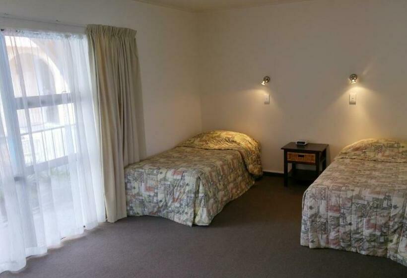 Студия Стандарт, Hobson's Choice Motel