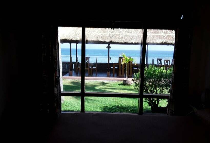 Хижина, Temple Cafe & Seaside Cottages