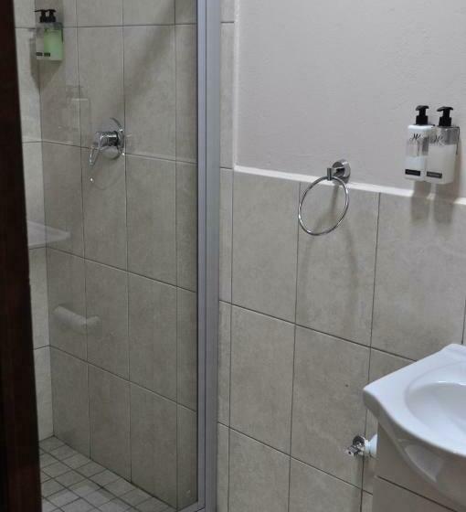 Quarto Estandar, Woodpecker S Inn Guest House