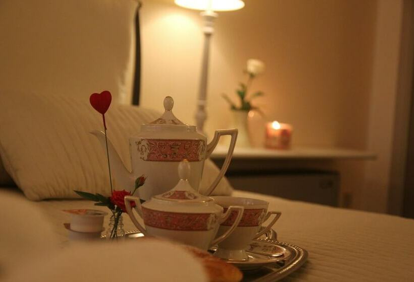 اتاق استاندارد با سرویس بهداشتی مشترک, Casamore Rooms