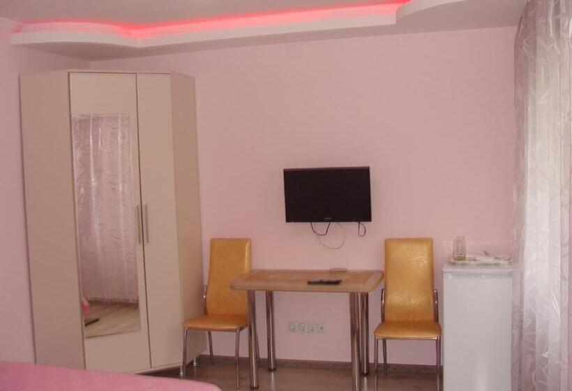 اتاق اکونومی, Lidia