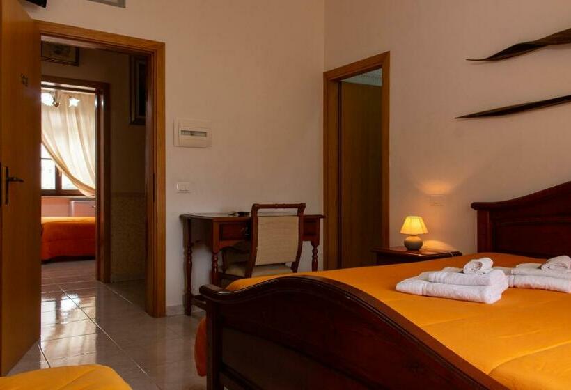 Номер Стандарт Трехместный, La Masseria Hotel Ristorante Centro Benessere