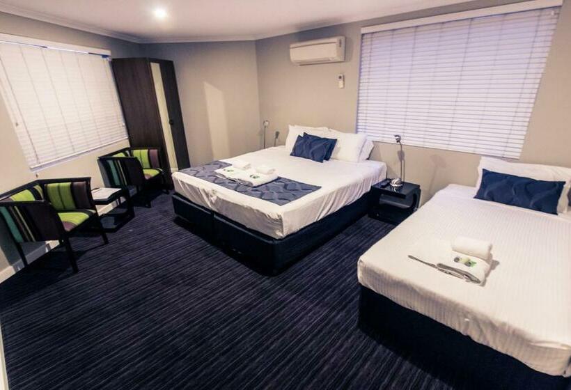 Quarto Familiar Banheiro Compartilhado, The Premier Hotel Broadmeadow