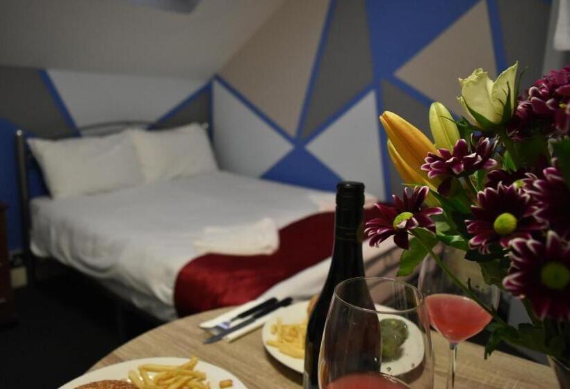 Студия Deluxe, London Olympus Hotel Nirvana