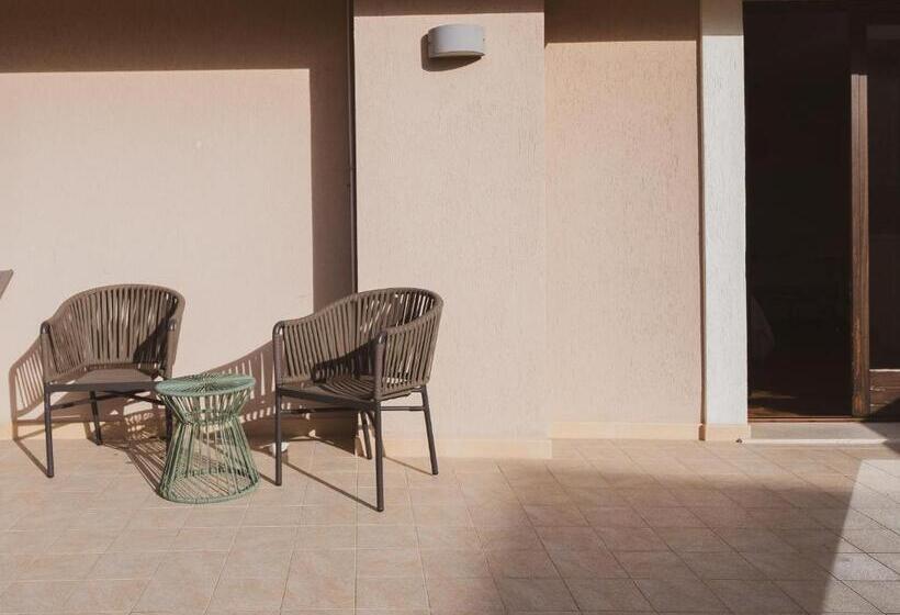 سوئیت جونیور با تراس, Tramas Hotel & Spa