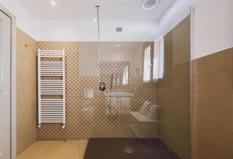 سوئیت جونیور با تراس, Tramas Hotel & Spa