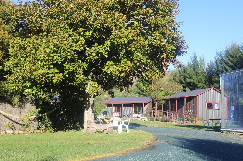 Кровать в Общей Комнате, The Barn Cabins & Camp