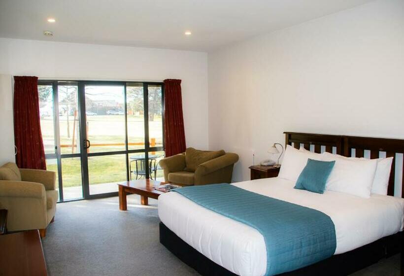 스탠다드 스튜디오, Carrick Lodge Motel