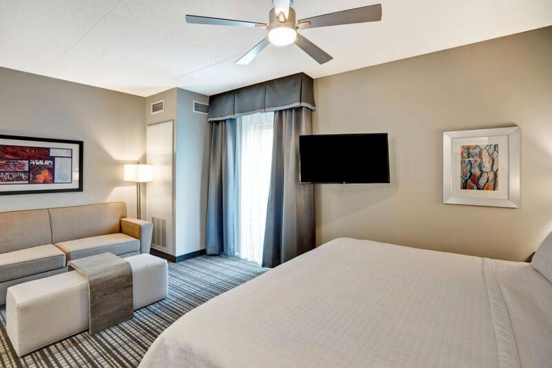 带大床的复式套间, Homewood Suites By Hilton Nashville Franklin Cool Springs