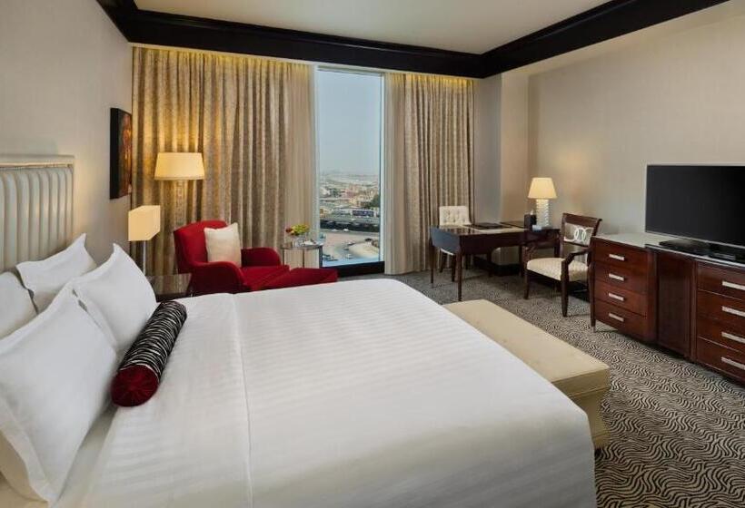 带大床的行政房间, Kempinski Al Othman Hotel Al Khobar