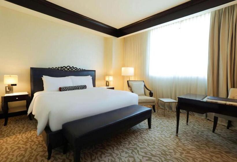 带大床的行政房间, Kempinski Al Othman Hotel Al Khobar