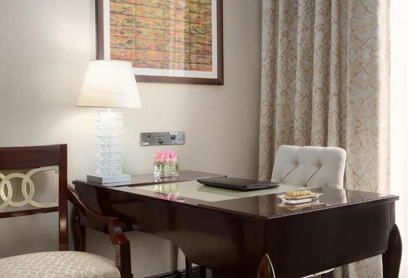 带大床的高级房间, Kempinski Al Othman Hotel Al Khobar