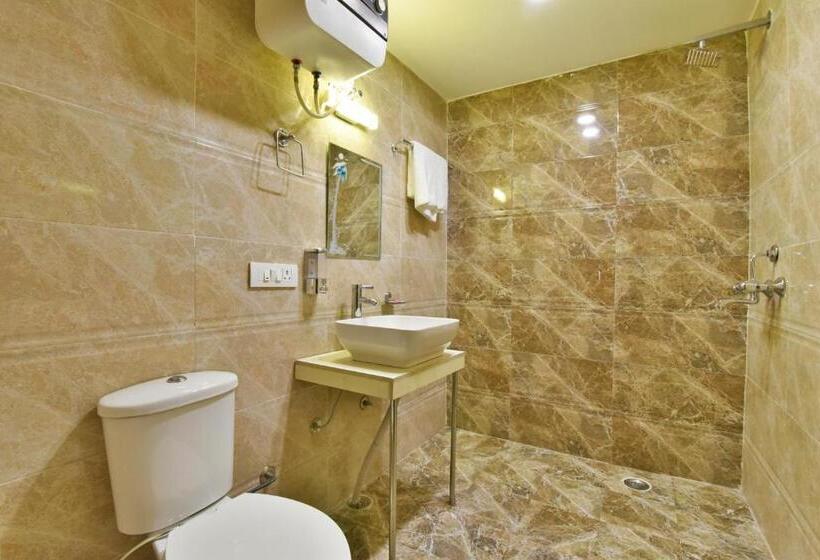 اتاق استاندارد با تخت بزرگ, Pinaz Royale