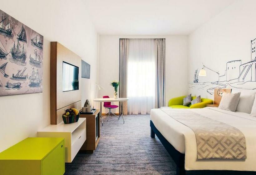 اتاق لوکس با چشم‌انداز استخر, Mercure Sohar