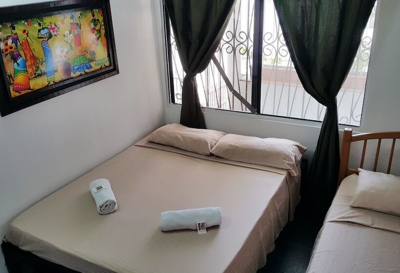 家庭房间共用浴室, Sheylla's Place