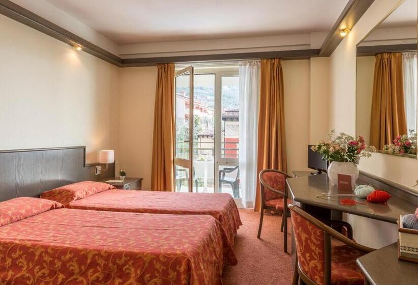 Quarto Estandar, Drago   Garda Lake Collection