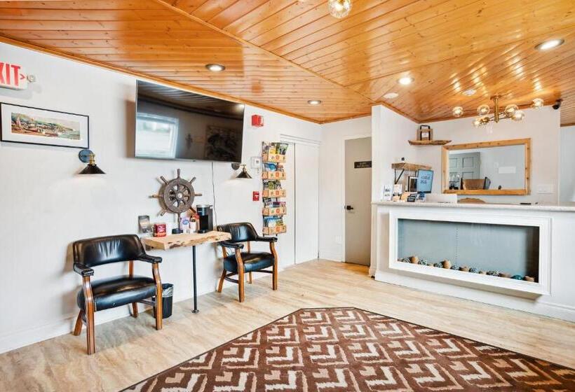 Студия Стандарт, Highliner Hotel  King Suite 312 With City View Hotel Room