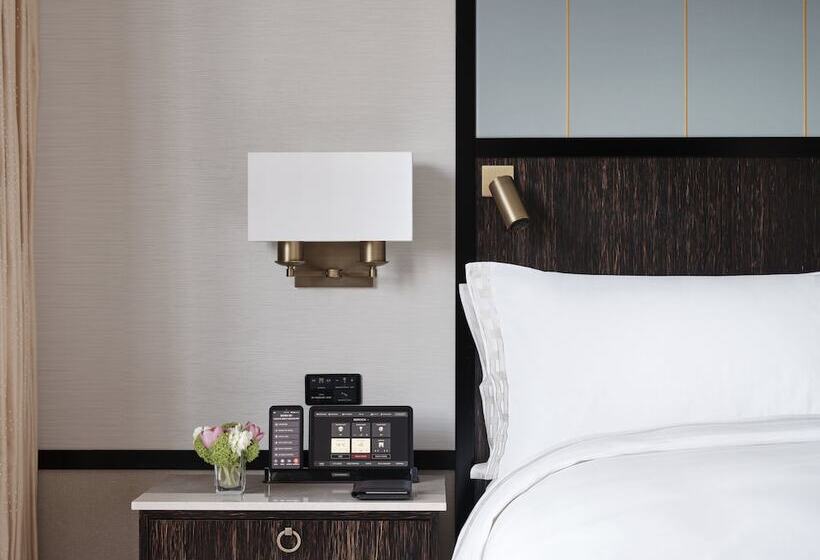 Premium room with terrace, The Peninsula London