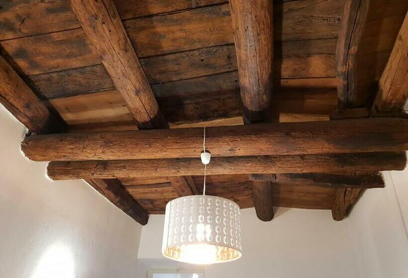 اتاق استاندارد سه تخته با سرویس بهداشتی مشترک, La Maison
