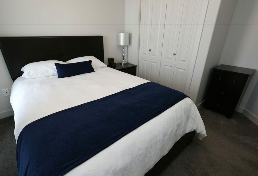 سوییت, East Village Suites