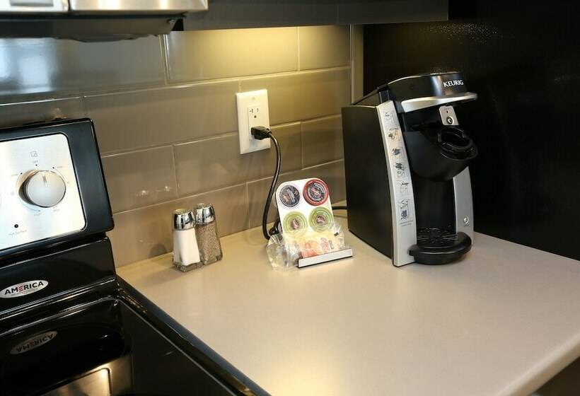 سوییت, East Village Suites