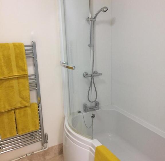 1베드룸 아파트 1층, Town Centre Apartment Perfect Location With On Street Parking