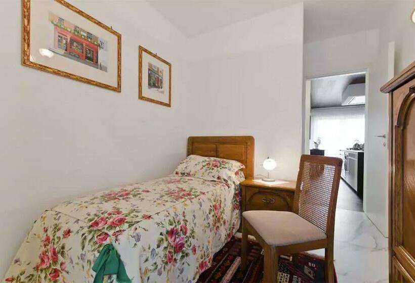 اتاق لوکس یک تخته, Bed And Breakfast Grace