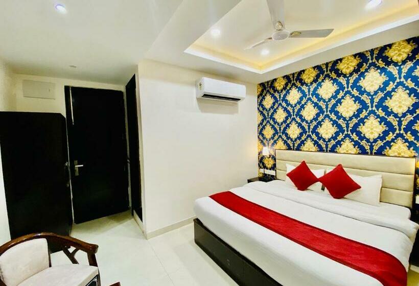 Номер Deluxe, Blueberry Hotel Zirakpur A Family Hotel With Spacious And Hygenic Rooms