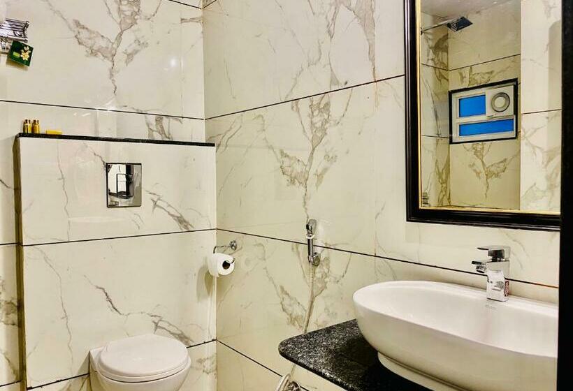 Номер Deluxe, Blueberry Hotel Zirakpur A Family Hotel With Spacious And Hygenic Rooms