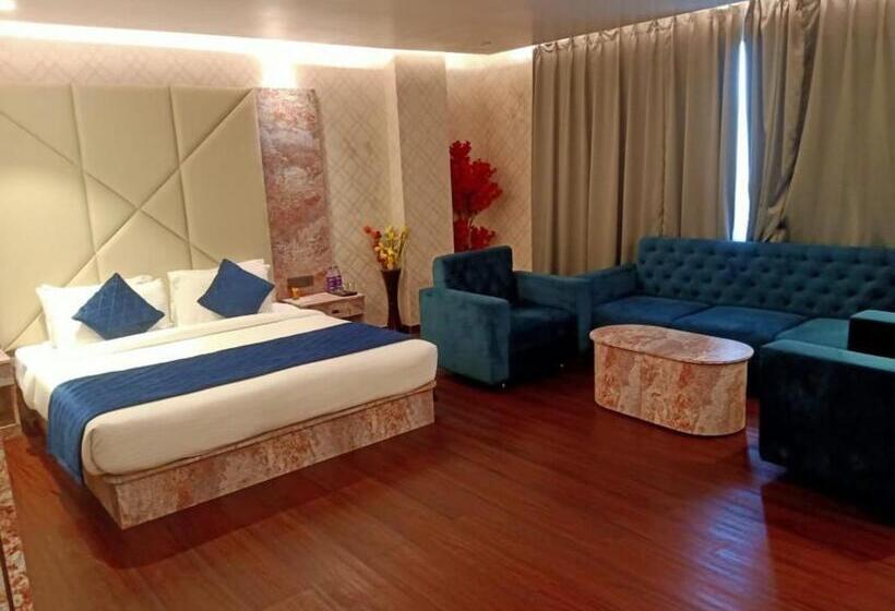 اتاق استاندارد با تخت بزرگ, The Emerald Hotel & Siya Milan Banquets