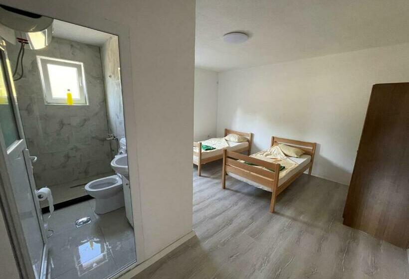 اتاق استاندارد, Rock Hostel