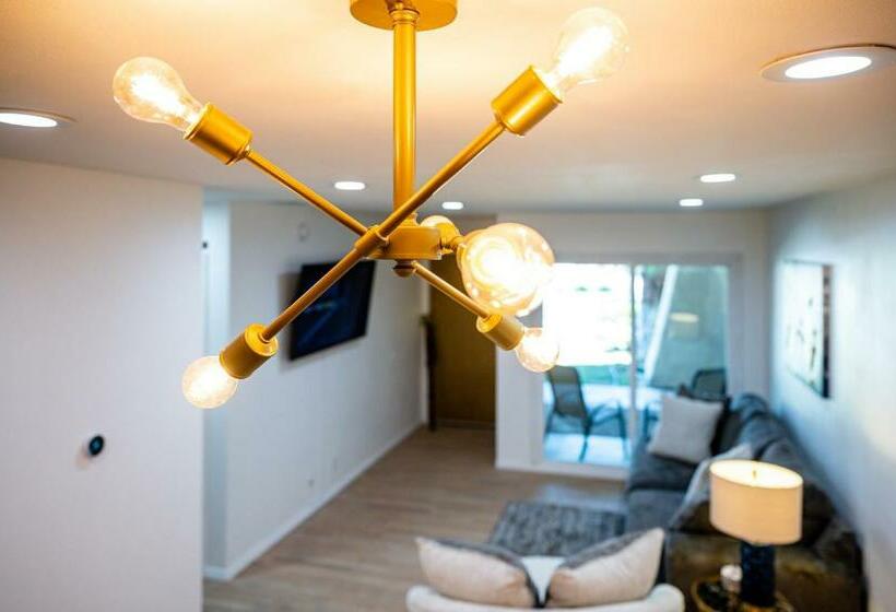 آپارتمان 1 خوابه همکف, Palm Springs Blue Desert Condo!