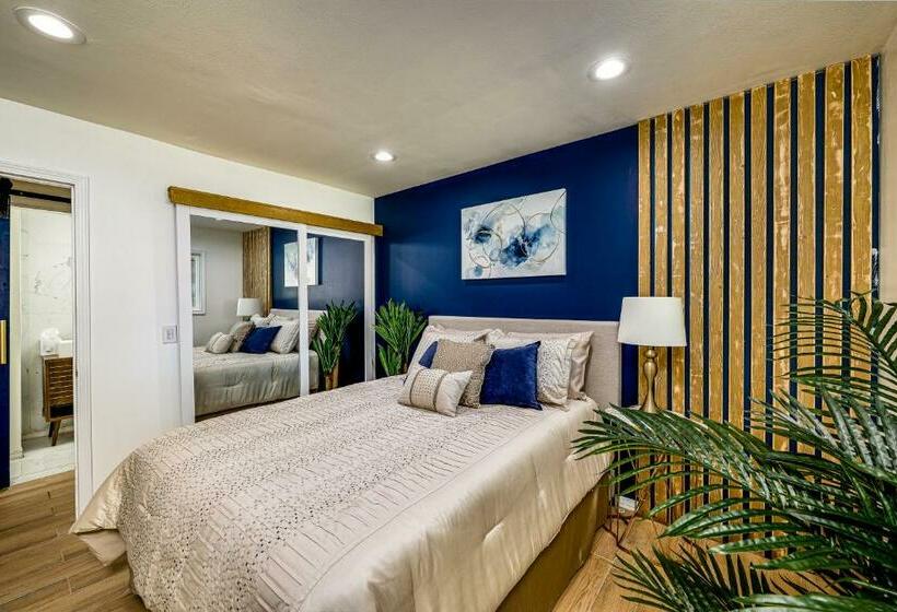 آپارتمان 1 خوابه همکف, Palm Springs Blue Desert Condo!