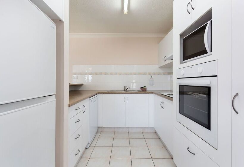 침실 3개 아파트, Capricornia Apartments