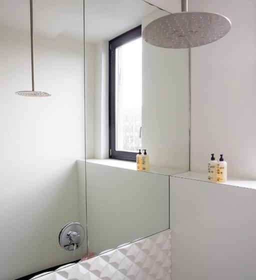سوییت خانوادگی, B&b Suites Feek