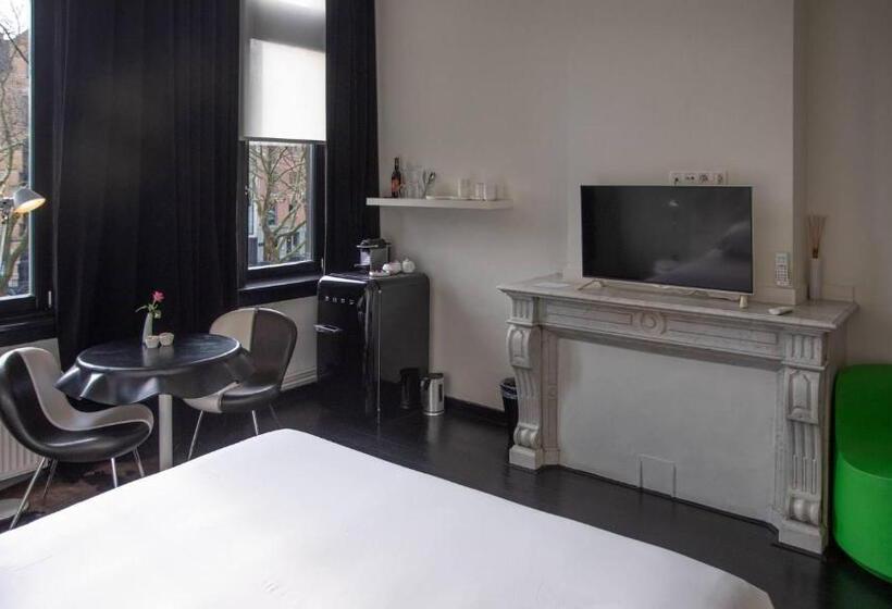 سوییت جونیور, B&b Suites Feek