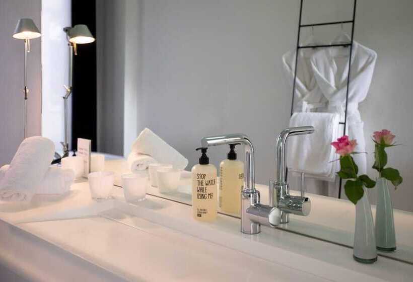سوییت جونیور, B&b Suites Feek