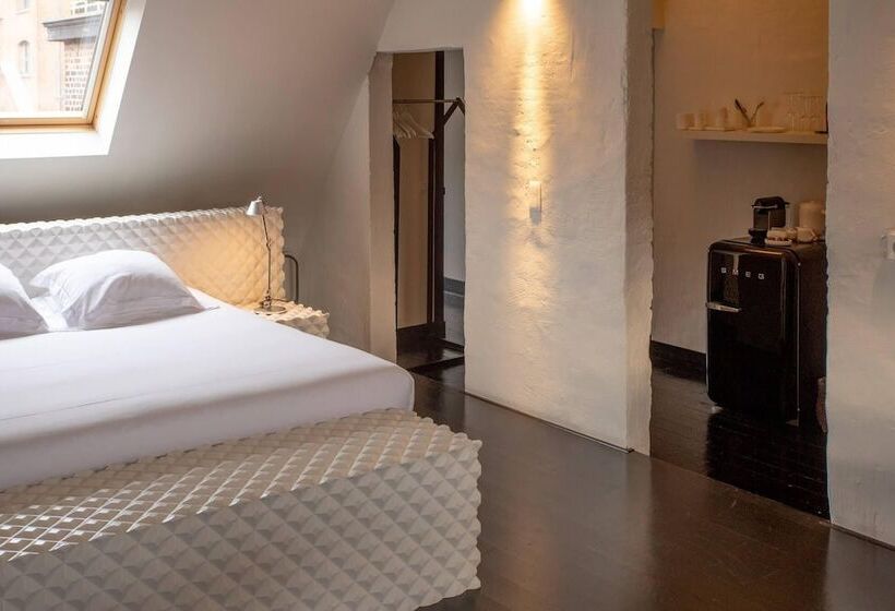 سوییت لوکس, B&b Suites Feek