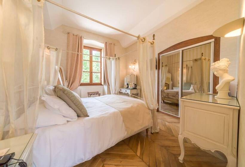 Королевский Номер, Chateau Chapeau Cornu