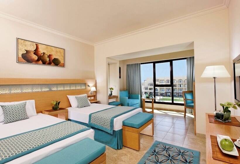 اتاق کلاسیک با چشم‌انداز استخر, Movenpick Waterpark Resort & Spa Soma Bay