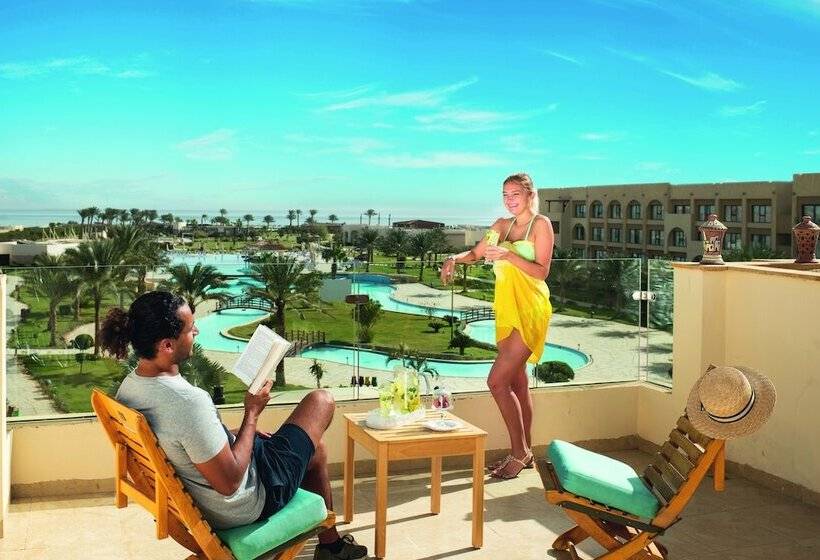 اتاق لوکس با چشم‌انداز استخر, Movenpick Waterpark Resort & Spa Soma Bay