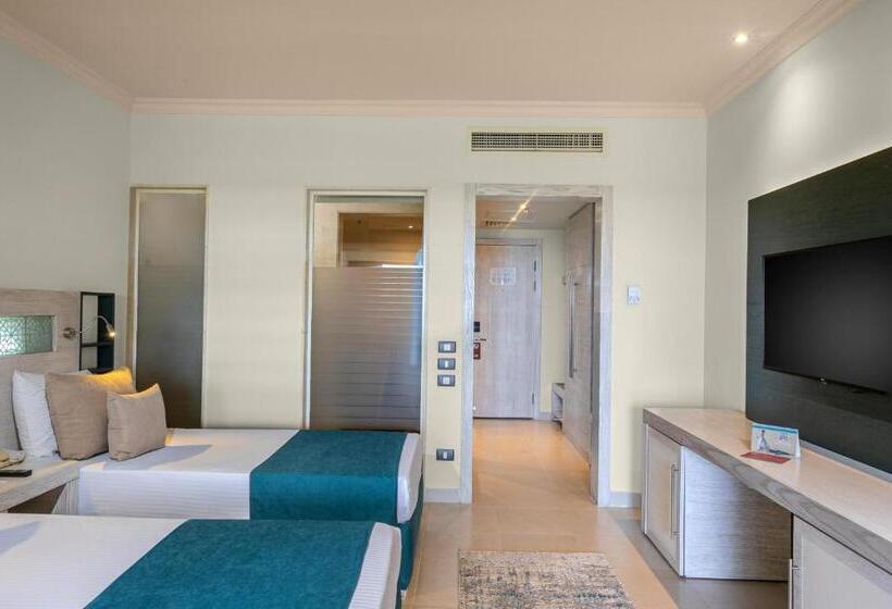 اتاق لوکس با چشم‌انداز استخر, Movenpick Waterpark Resort & Spa Soma Bay