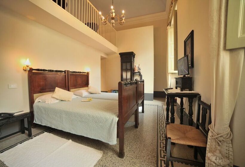חדר סופריור לשלושה, Residenza D Epoca Regina D Arborea