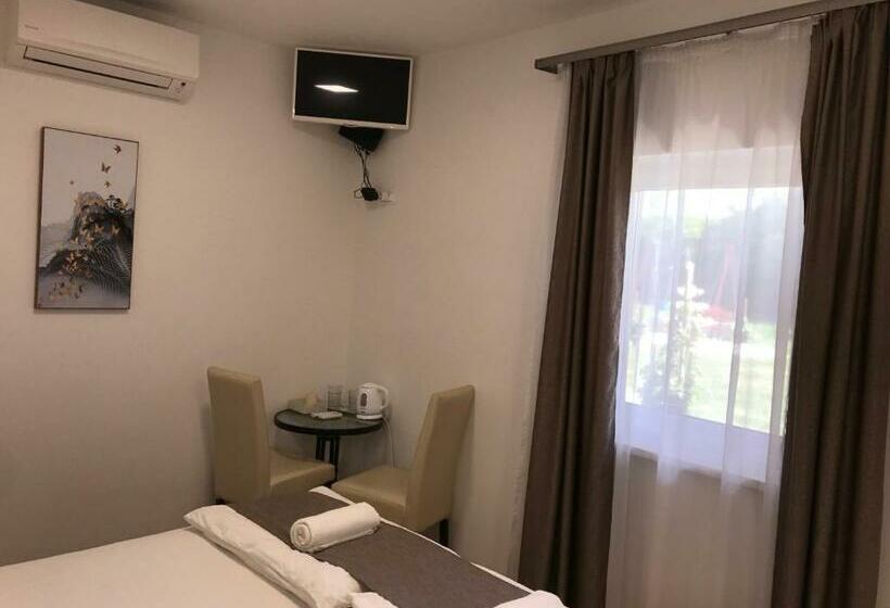 اتاق لوکس, Tó Party Apartman