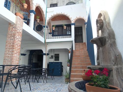 اتاق خانوادگی, & Hostal Santuario