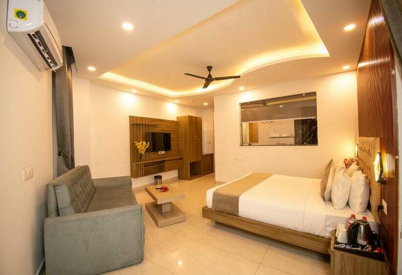 발코니가 있는 스위트, Jp Hills Rishikesh