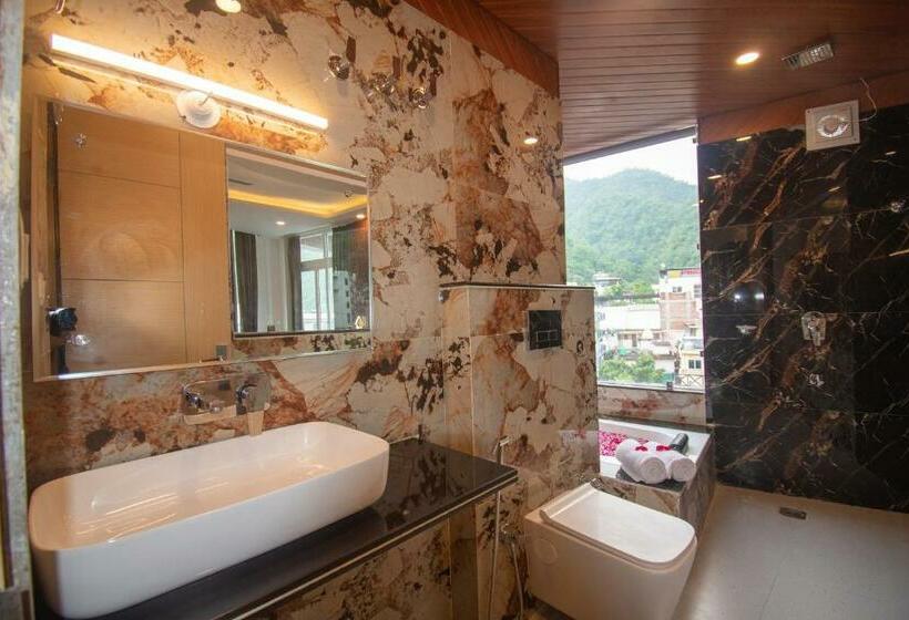 سوئیت با بالکن, Jp Hills Rishikesh