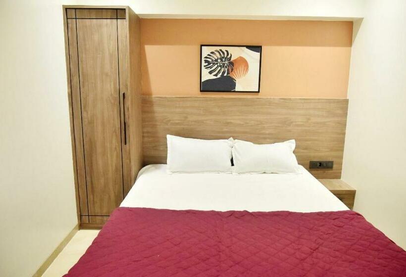 Номер Deluxe, Manoranjan Enclave