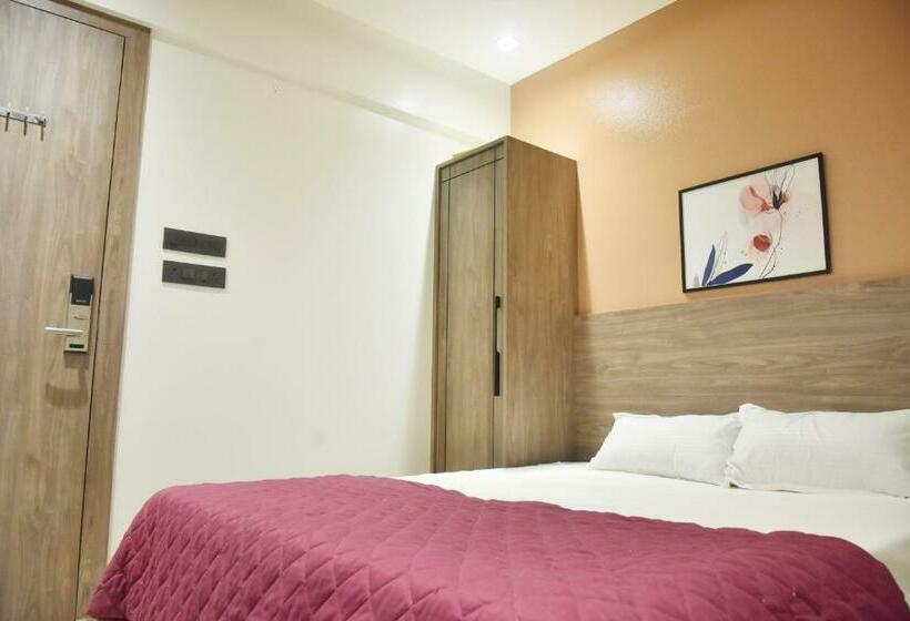 Номер Deluxe, Manoranjan Enclave